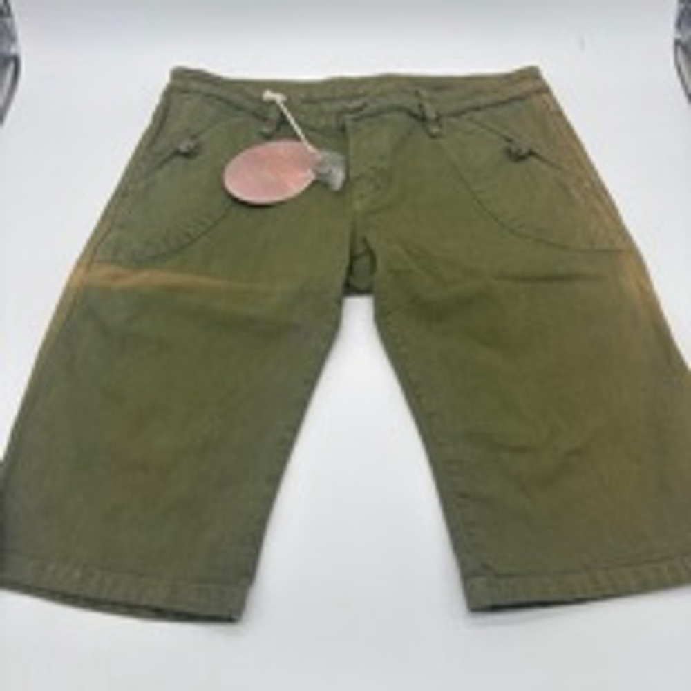 Women's BCBGIRLS Shorts Size 32 Olive Green